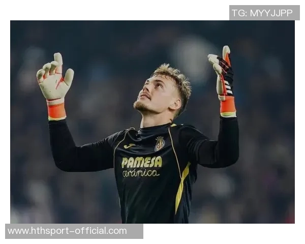 罗马诺强调法布雷加斯全心投入科莫队伍多重职责超越普通主帅角色