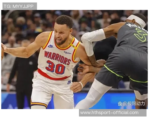 快船与勇士上半场激战小卡表现出色库里紧追不舍比分胶着仅差4分 快船与勇士上半场激战小卡表现出色库里紧追不舍比分胶着仅差4分