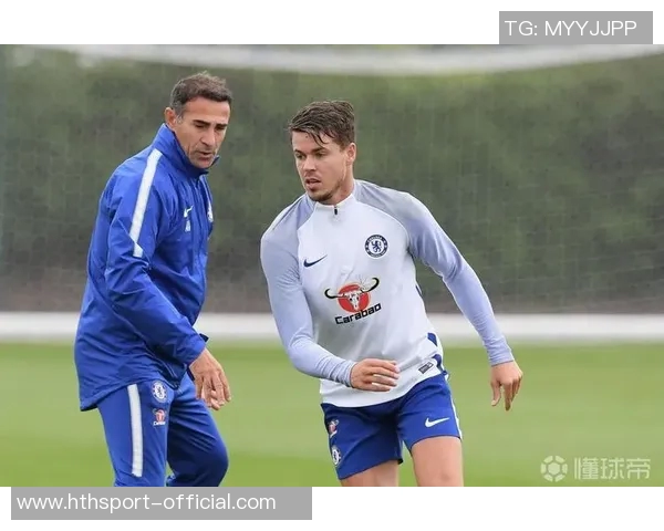 33岁范金克尔因伤退役曾效力切尔西和米兰的传奇生涯落幕 33岁范金克尔因伤退役曾效力切尔西和米兰的传奇生涯落幕